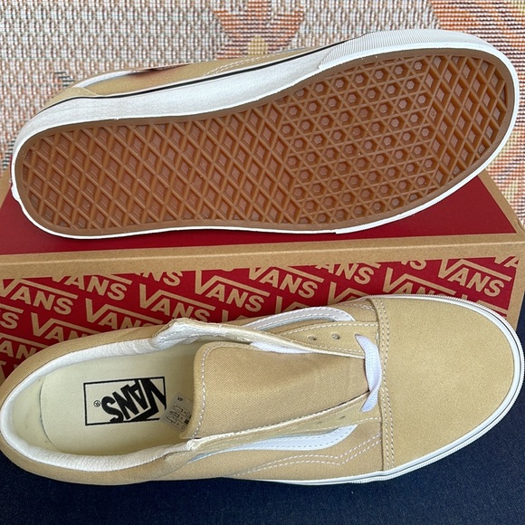 Vans WMNS Old Skool
Taos Taupe
VN0A3WKTYUU
Sneakers G - Picture 5 of 16